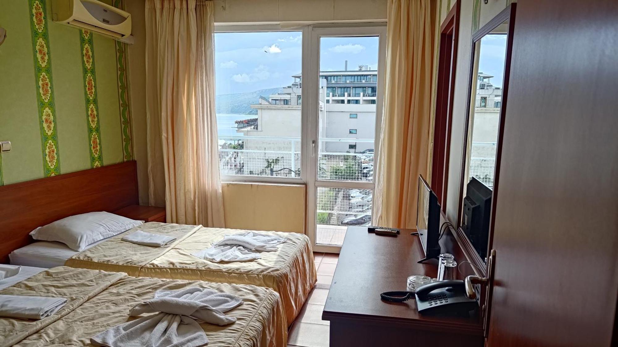 Lotos Hotel Balčik Exteriér fotografie